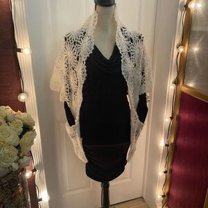 Gertz 100% acrylic knitted shawl, made in Japan 🇯🇵